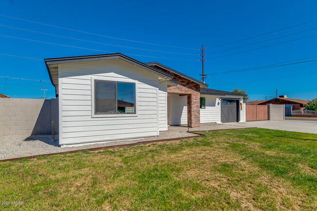 Building Photo - 2402 W Mulberry Dr
