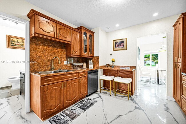 Foto del edificio - 6840 SW 26th Ct