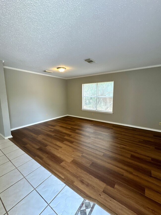 Foto del edificio - Welcome to this charming 3-bedroom, 2.5-ba...