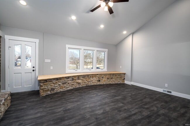 Building Photo - 1700 E Moffett Ln