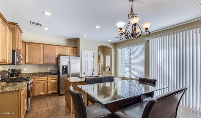 Foto del edificio - 14582 W Port Royale Ln
