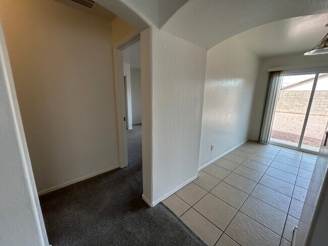 Foto del edificio - 12232 W Windrose Dr