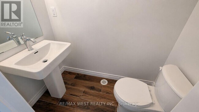 Building Photo - 15 Inverary Cres