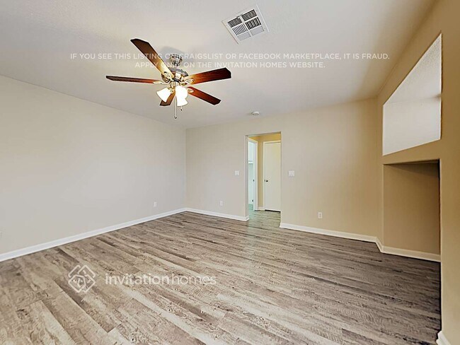 Foto del edificio - 3724 Beacon Point St