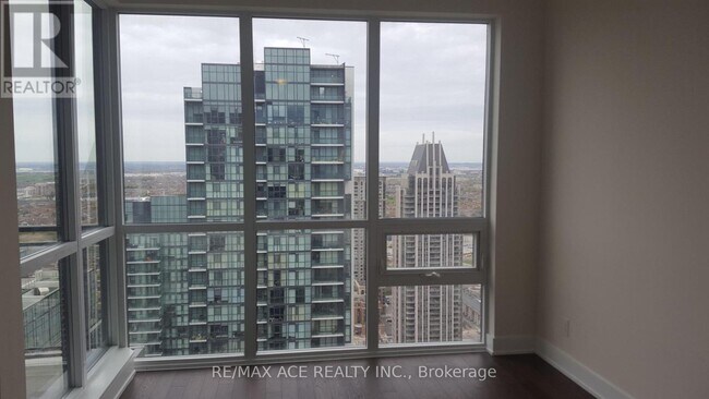 Building Photo - 510-510 Curran Place