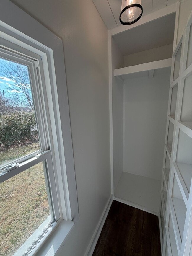 Building Photo - 2 Bed | 2 Bath | Office/Flex Room | 1 Acre Lot | Pickerington Schools