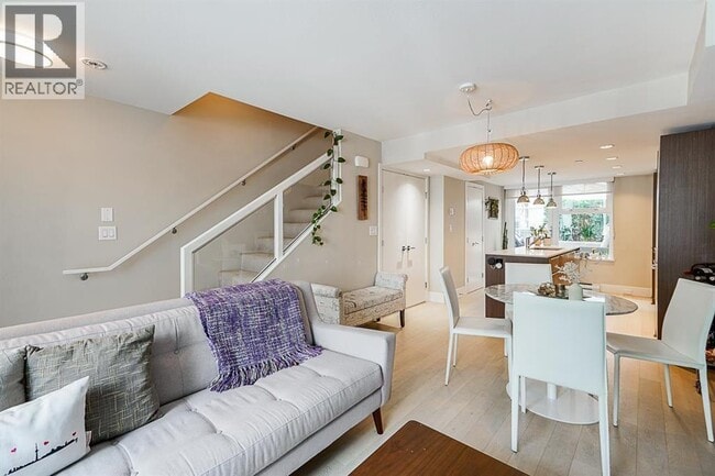 Photo du bâtiment - 532 W 7th Ave