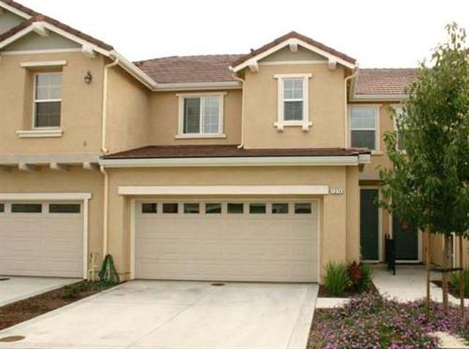 Primary Photo - Brentwood 3 bedroom, 2.5 bath Coppergate T...
