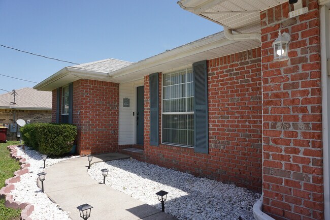 Building Photo - 5128 Whitehurst Ln