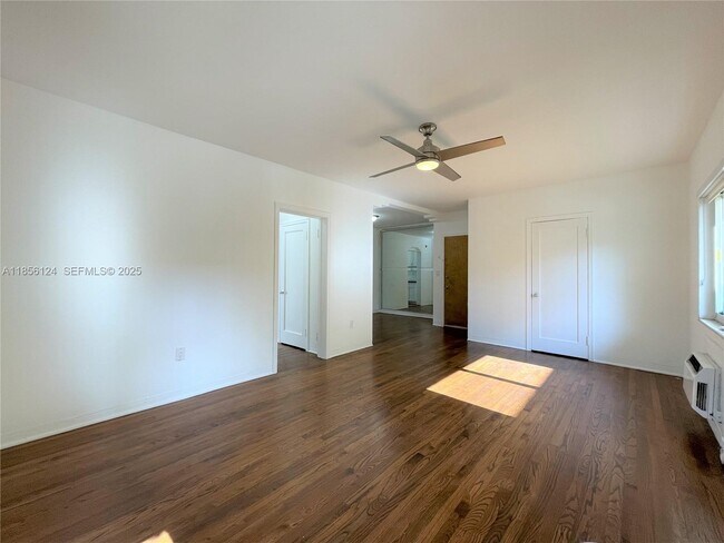 Foto del edificio - 955 Bay Dr