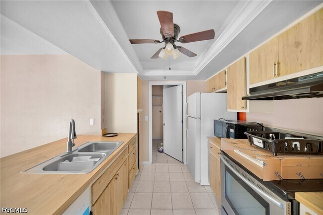 Foto del edificio - 517 SE 23rd Pl