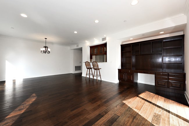 Foto del edificio - 2347 Fox Hills Dr