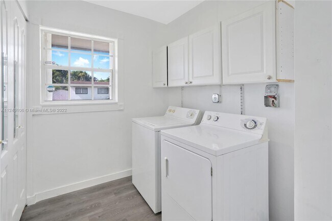 Foto del edificio - 10251 SW 156th St