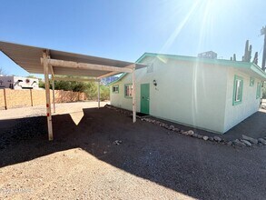 Building Photo - 867 N Arroya Rd
