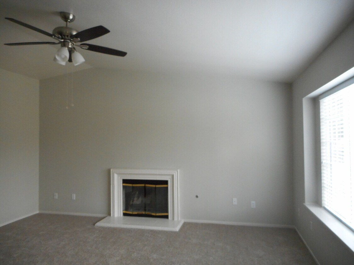 Foto principal - 2211 W Sweet Ct