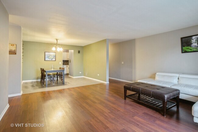 Building Photo - 205 W Miner St