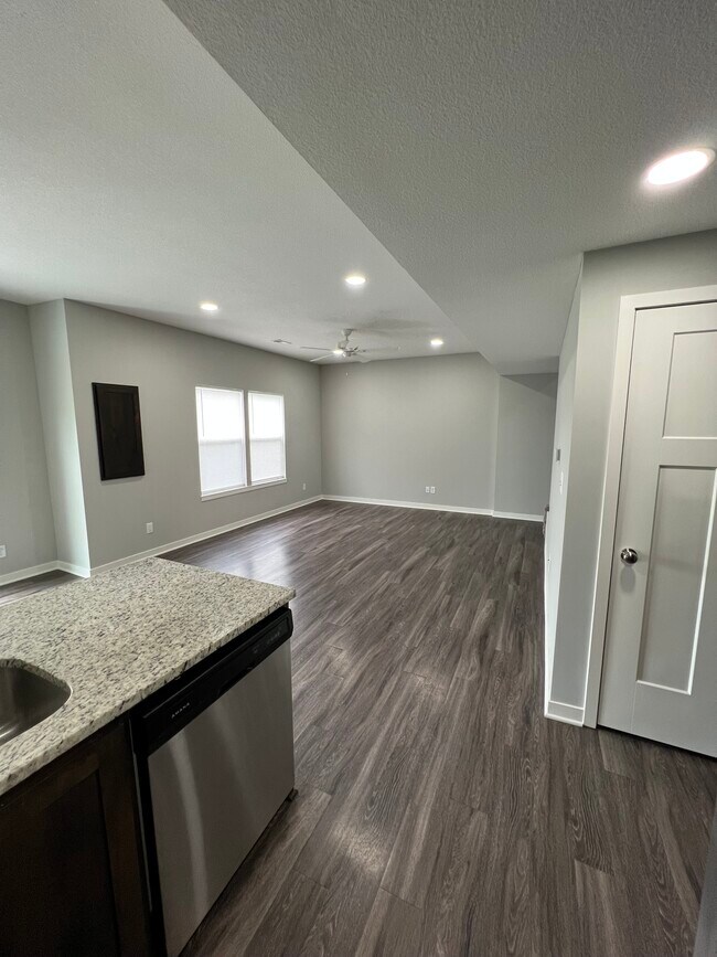Main Floor - 2035 Country View Ct