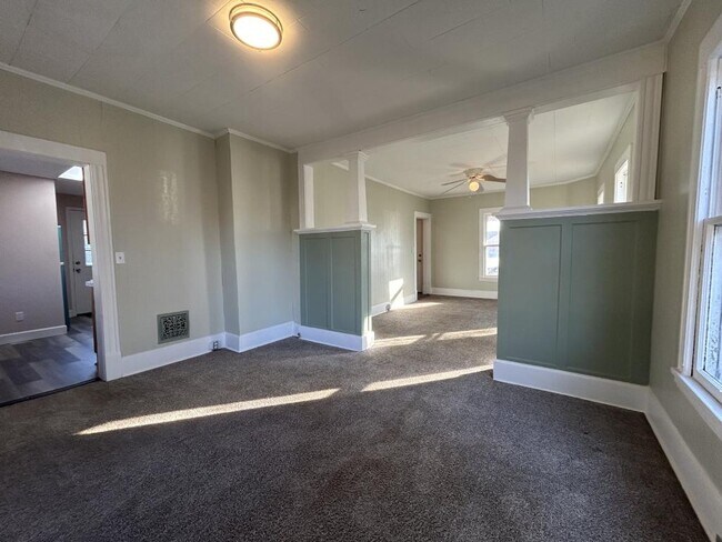 Building Photo - 200 N Almond St