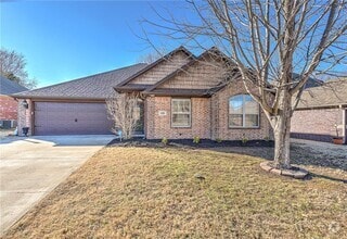Building Photo - 103 NE Chicory Ln