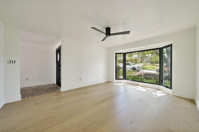 Building Photo - 2504 Briargrove Dr