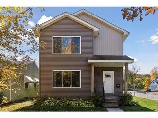 Building Photo - 2084 Reaney Ave E