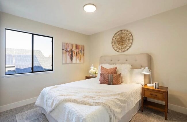 Building Photo - 211 River Run Cir