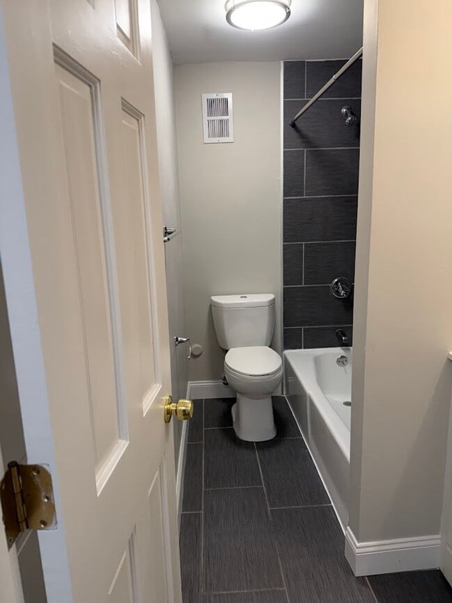 Interior Photo - Harvard Street Apartments