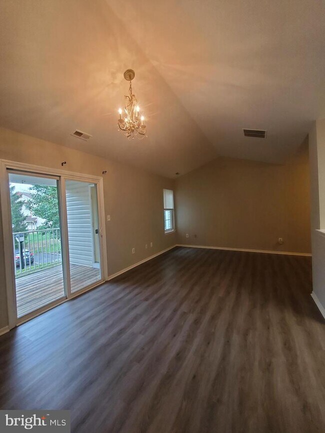 Foto del edificio - 727 Walden Cir