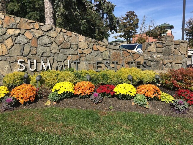 Foto del edificio - 1004 Paradise Rd