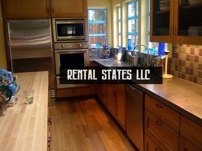 Building Photo - 4 bedroom in Palo Alto CA 94301