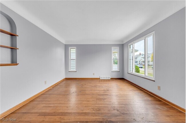 Foto del edificio - 3819 W 137th St