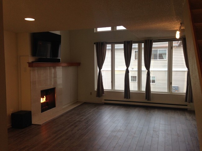 Building Photo - 2101 W 29th Ave