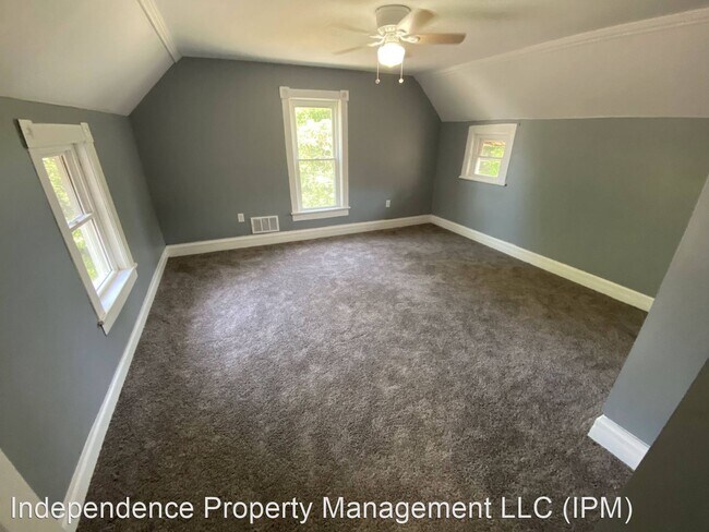Building Photo - 4 br, 3 bath House - 102 E Main St.