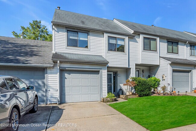 Building Photo - 84 Lexington Cir