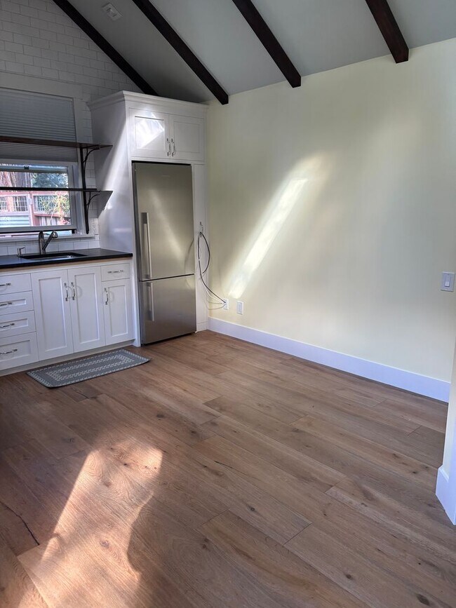 Foto del edificio - 9566 Main St