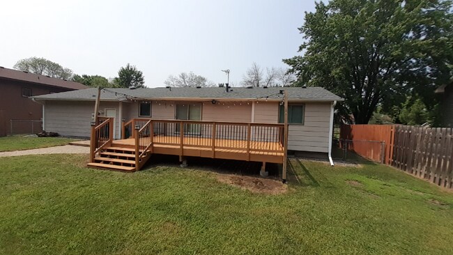 Foto del edificio - 1340 104th Ln NW