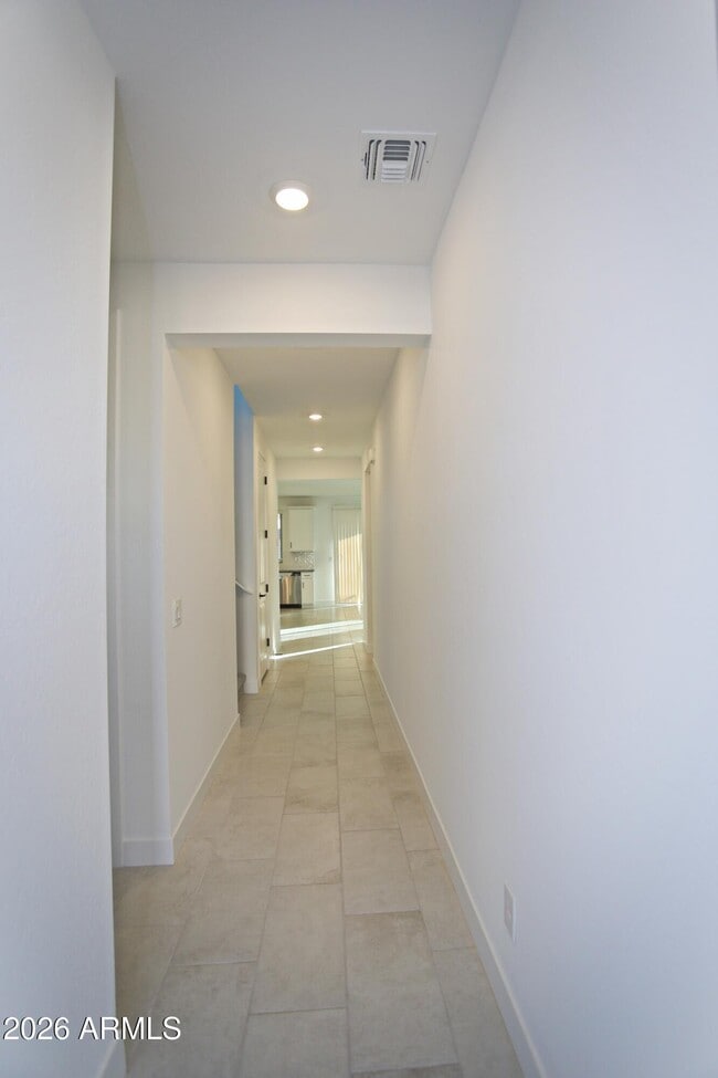 Building Photo - 745 W Sparrow Dr