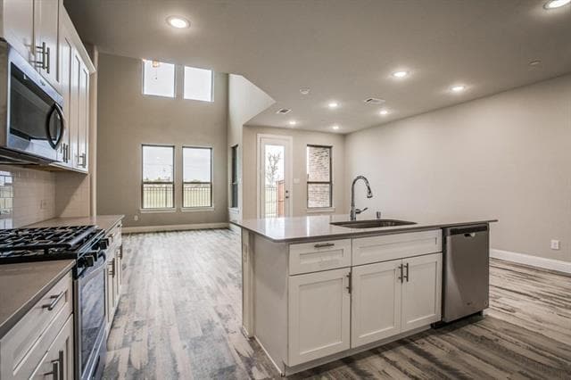 Building Photo - 6428 Hermosa Dr