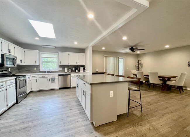 Foto del edificio - 10 Meadowlark Ln
