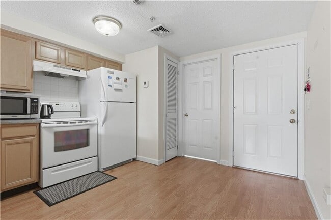 Building Photo - 31 Devereux Ave