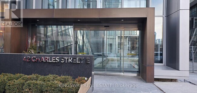 Building Photo - 42 Charles St E