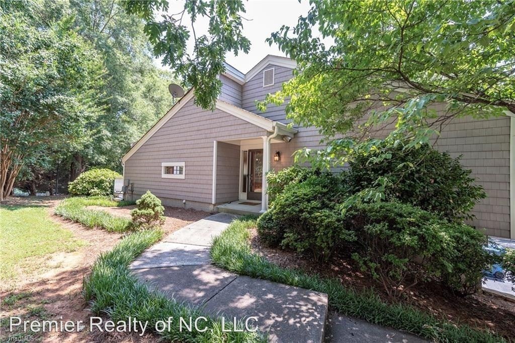 Primary Photo - 3 br, 3 bath House - 176 Golfview Drive