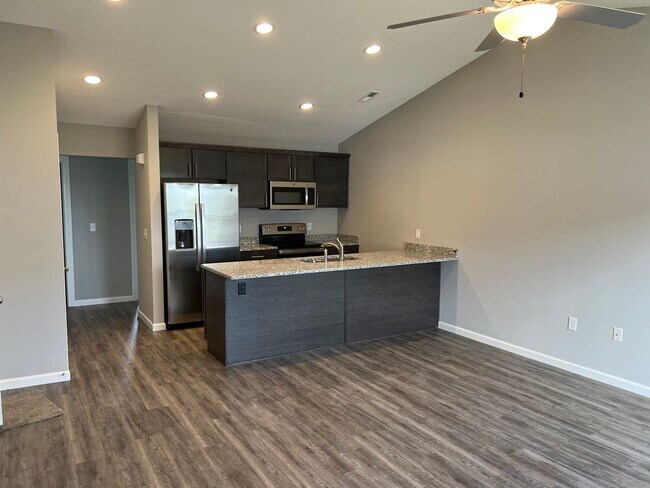 Foto del interior - Ledgestone Townhomes