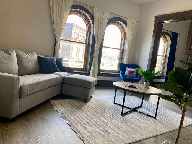 Foto del edificio - 3154 E 49th St