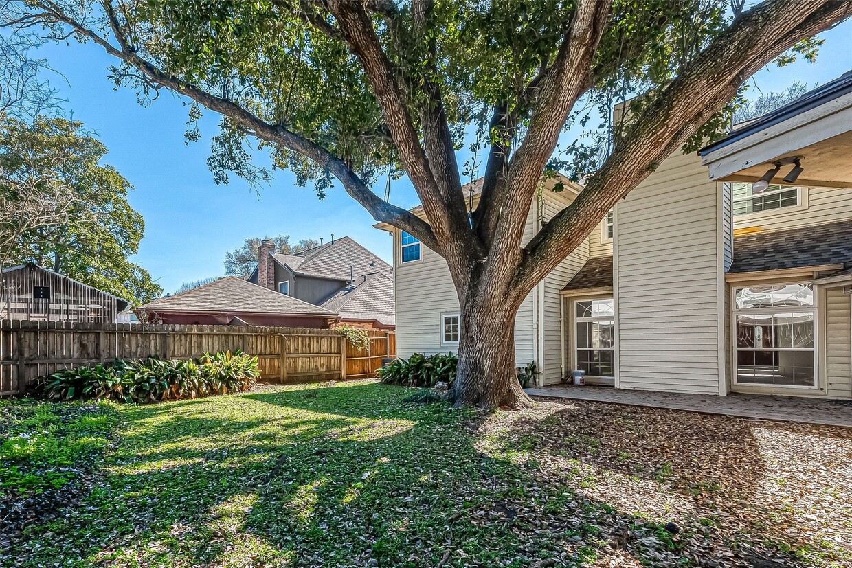 Building Photo - 1015 Sugar Lakes Dr