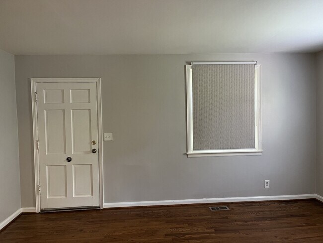 Building Photo - 5404 Oakmont Cir