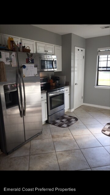 Building Photo - 1615 Campbell Dr W