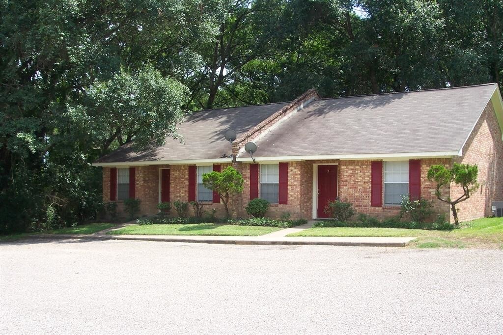 Primary Photo - 6 Westway Cir