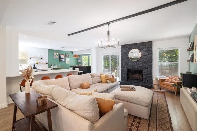 Building Photo - 2205 Trede Dr