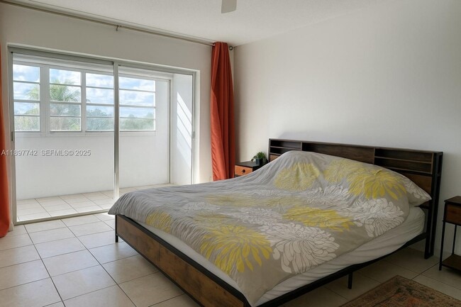 Building Photo - 215 SE 3rd Ave